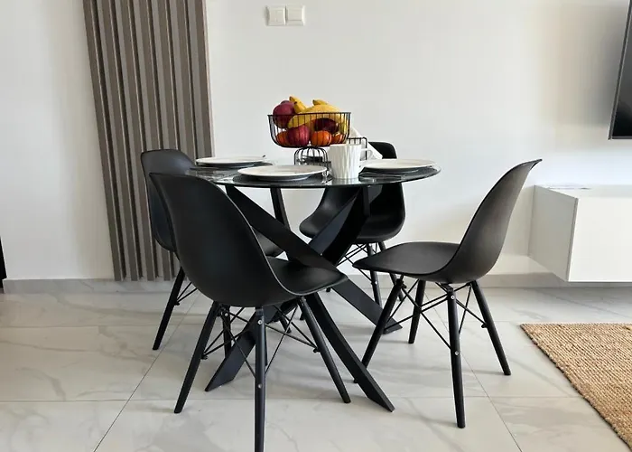 Lavi La 2b, Sea Breeze, Paphos