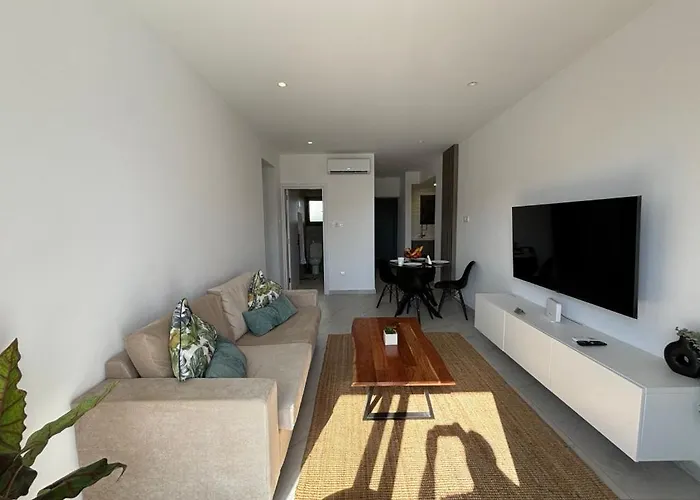 Lavi La 2b, Sea Breeze, 公寓 *