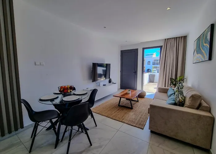 Lavi La 2b, Sea Breeze, 公寓 *