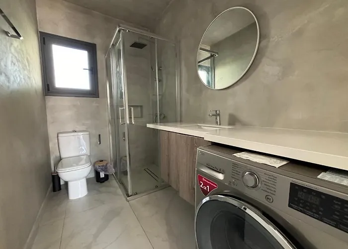 Lavi La 2b, Sea Breeze, アパート