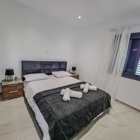 Lavi La 2b, Sea Breeze, Apartamento